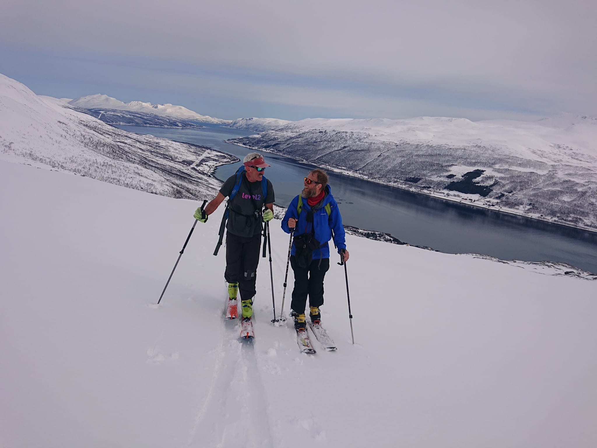 George Loewenstein skiing in the mountains